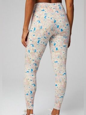 Fabletics anywhere motion 365+ high waisted legging femme pop floral 27”